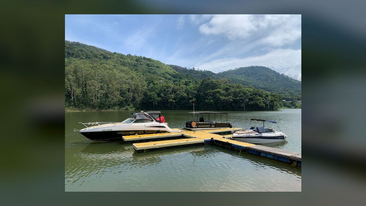 Best Used Pontoon Boats Under $20,000 in 2027 (Ranked) — figure 10