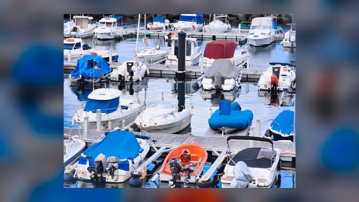 Best Used Pontoon Boats Under $20,000 in 2027 (Ranked) — figure 8