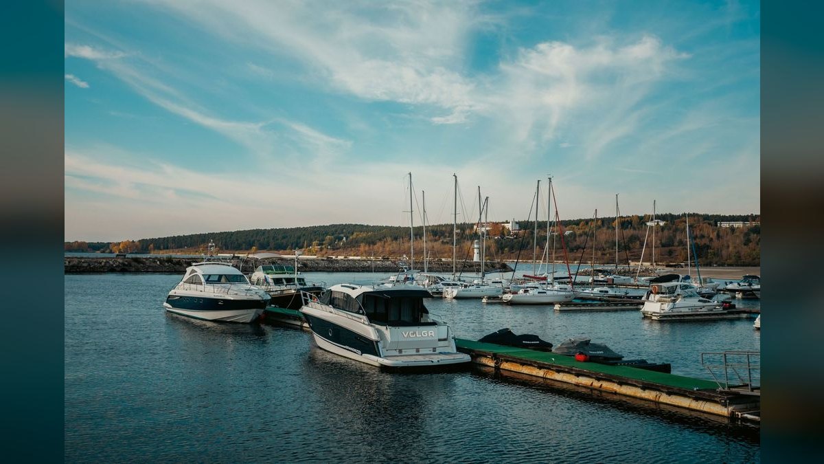 Best Used Deck Boats Under $20,000 in 2027 (Ranked) — figure 2
