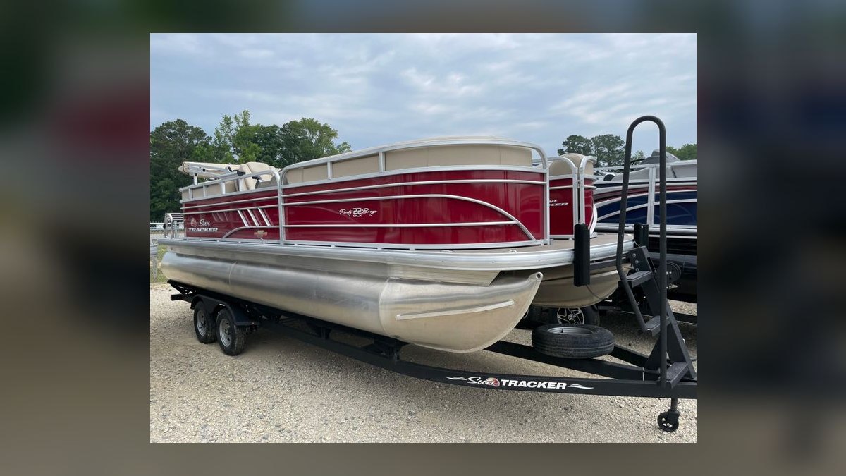 Best Used Pontoon Boats Under $30,000 in 2027 (Ranked) — figure 9