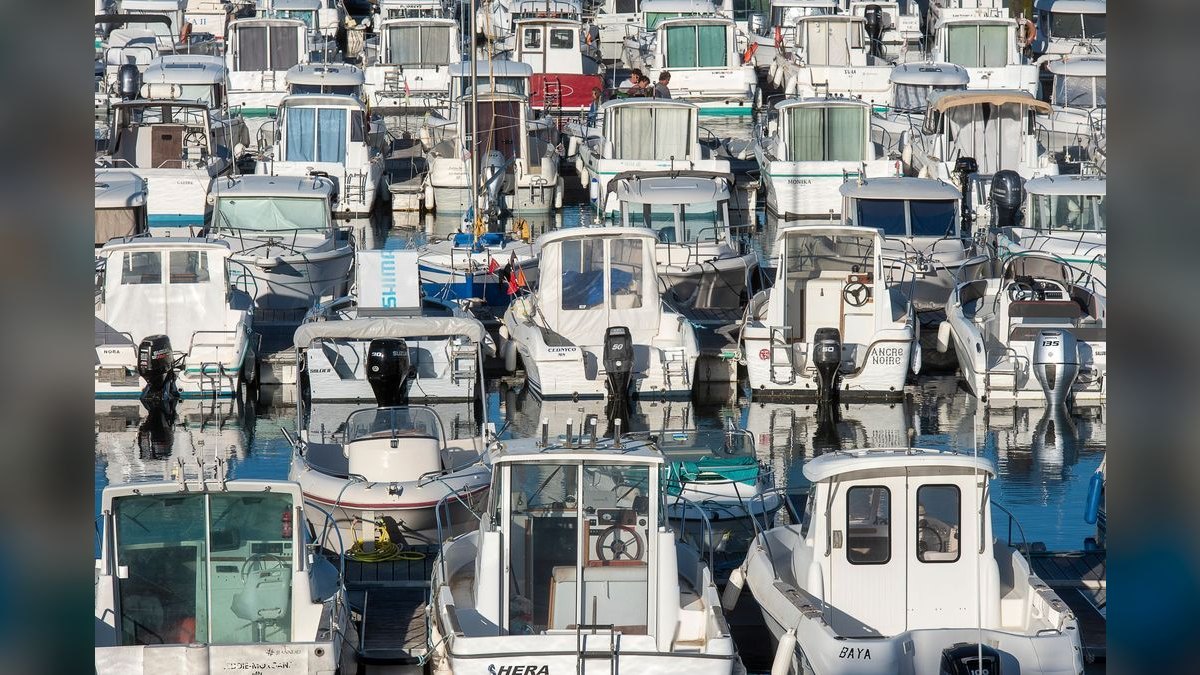 Best Used Cabin Cruiser Boats Under $30,000 in 2027 (Ranked) — figure 2