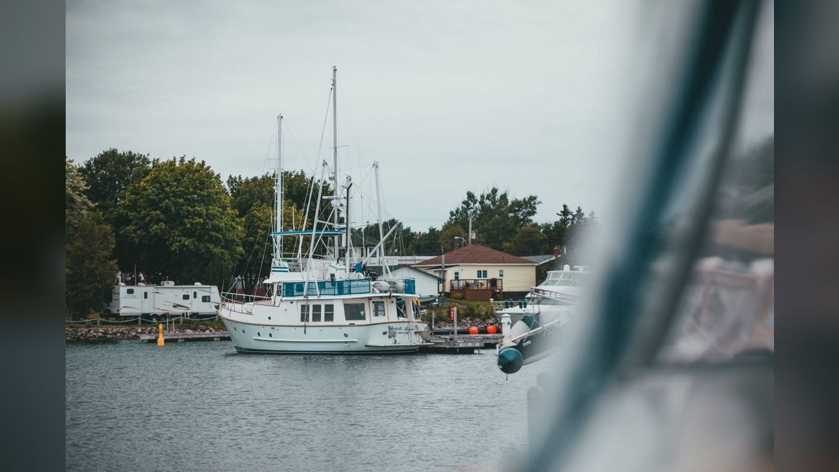 Best Used Cabin Cruiser Boats Under $30,000 in 2027 (Ranked) — figure 3