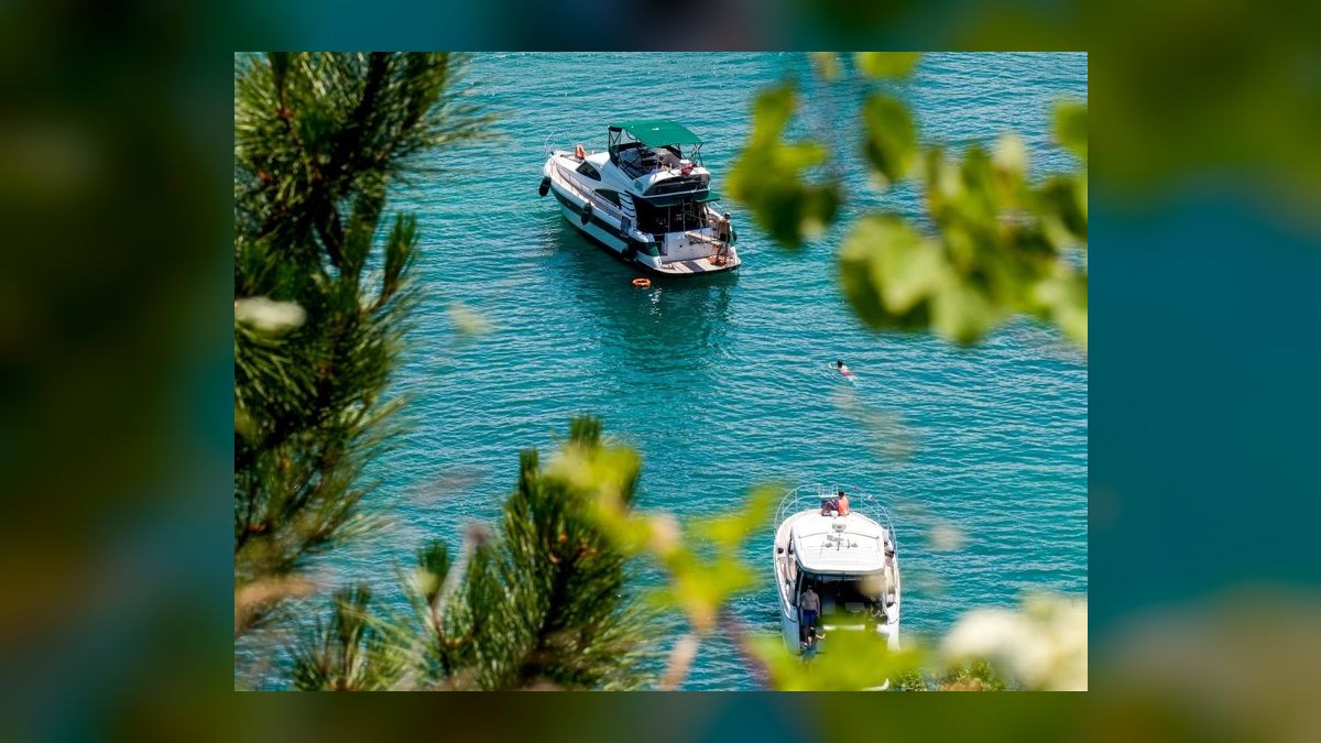 Best Boats for Cruising in 2027 (Ranked)
