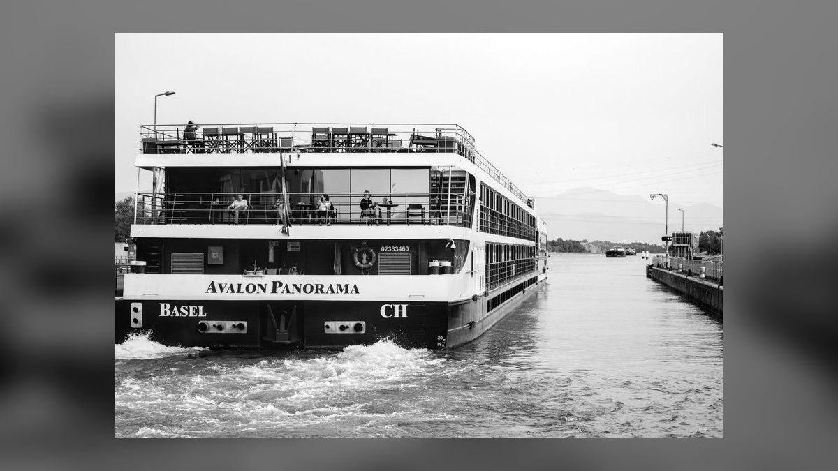 Best Avalon Boat Models (Ranked) in 2027 — figure 4