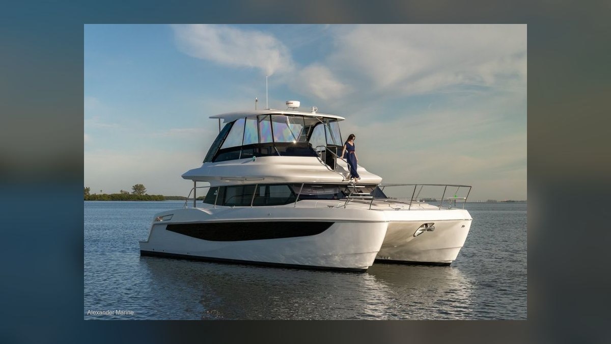 Top 10 Power Catamarans 2024 — figure 3