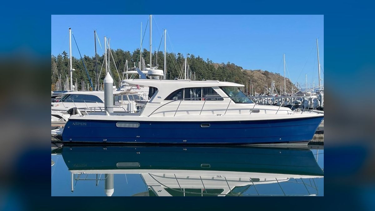 Top 10 Power Catamarans 2024 — figure 9