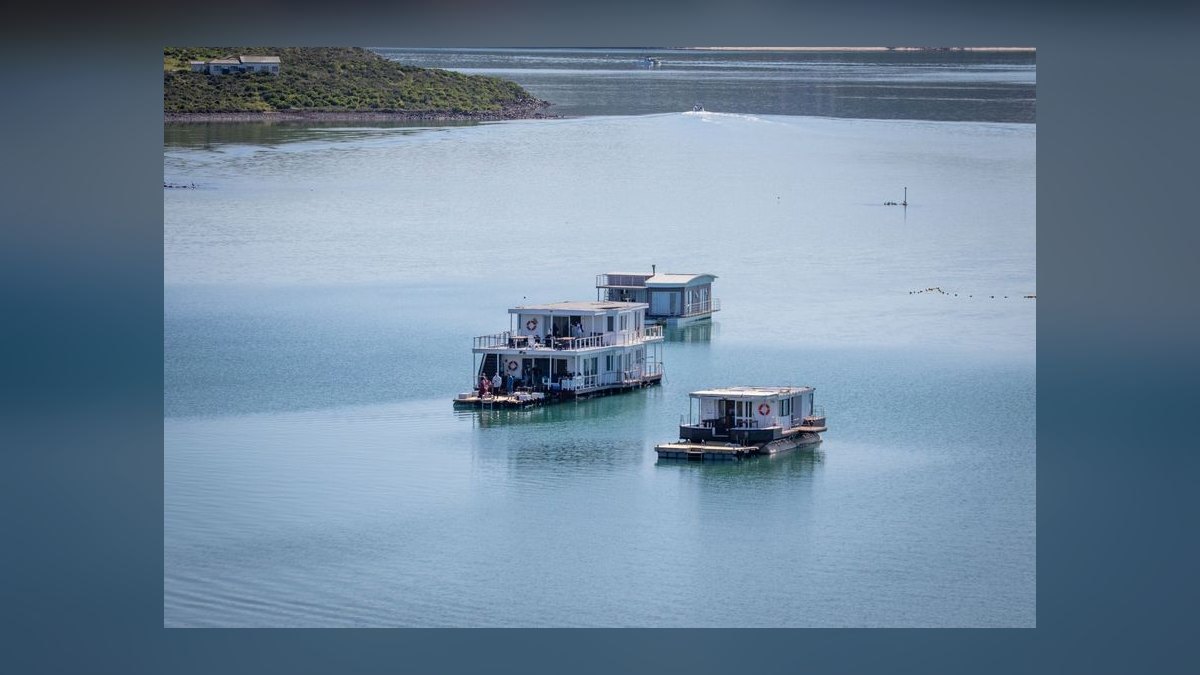 Top 10 Houseboats 2024 — figure 1