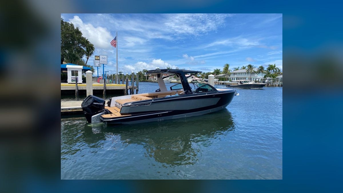 Is the 2027 Grady-White 275 Freedom worth the premium over the 2027 Pursuit OS 285?