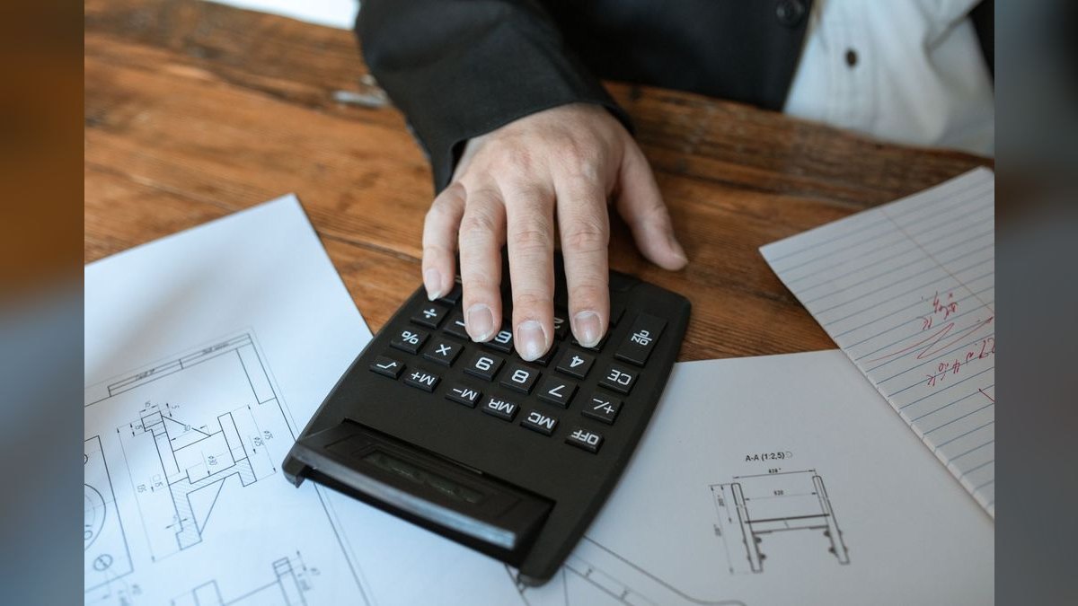 How do you calculate lead-to-revenue conversion rate across a multi-CRM environment in 2027 — figure 2