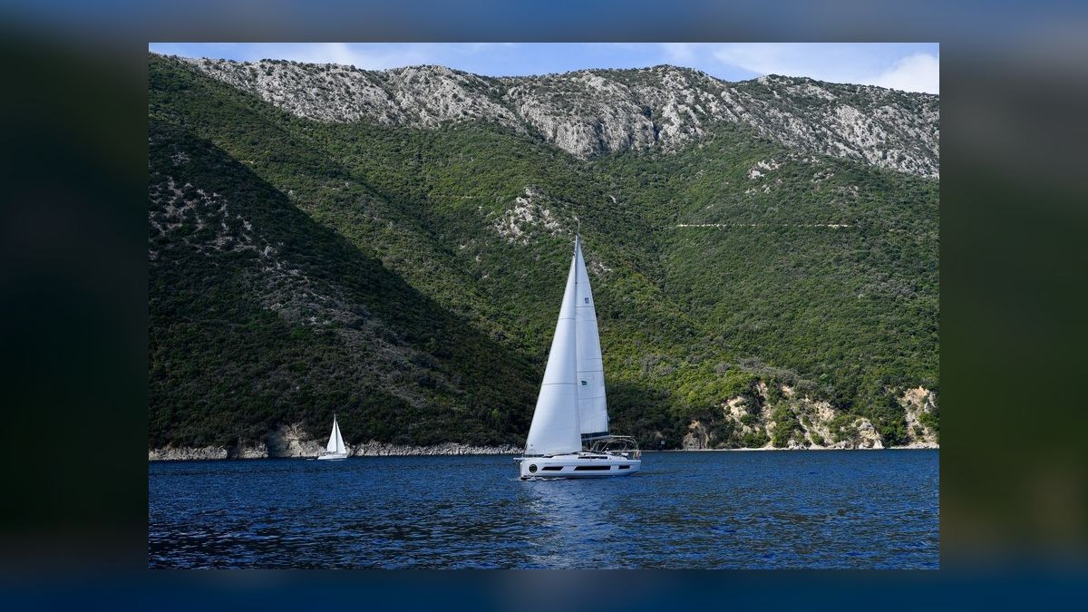 Top 10 Cruising Sailboats Under 40 Feet 2027 — figure 5