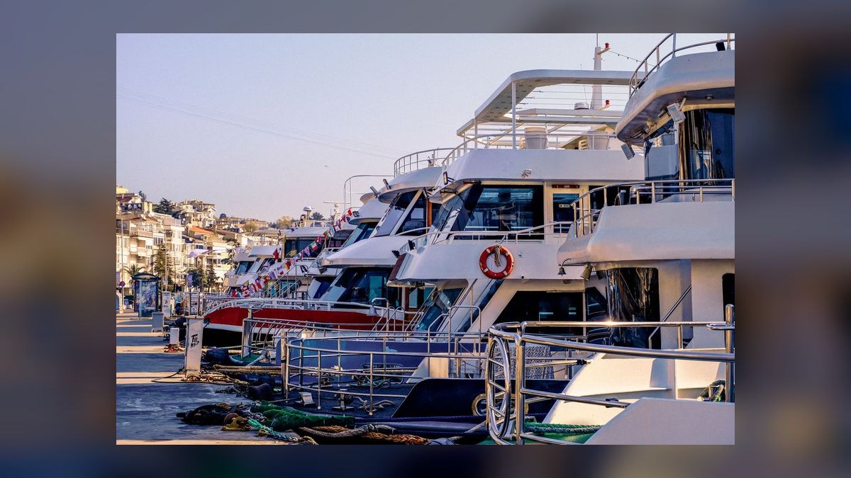 Top 10 Motor Yachts 2027 — figure 4