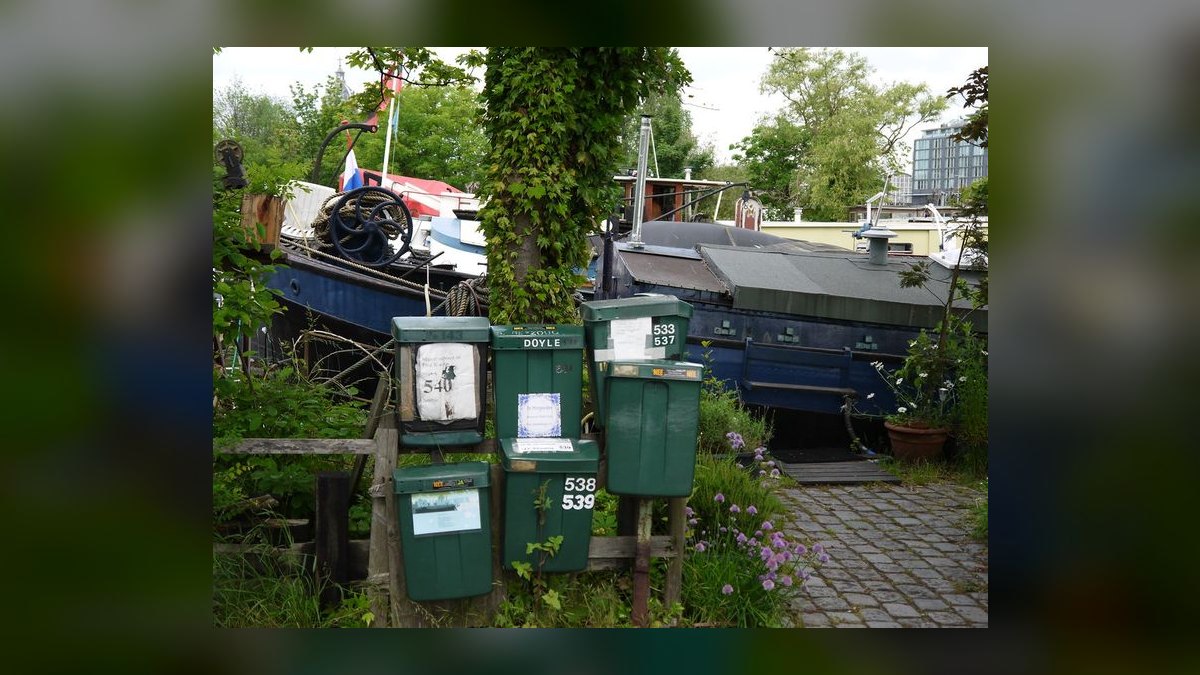 Top 10 Houseboat Models for Lake Living 2027 — figure 1