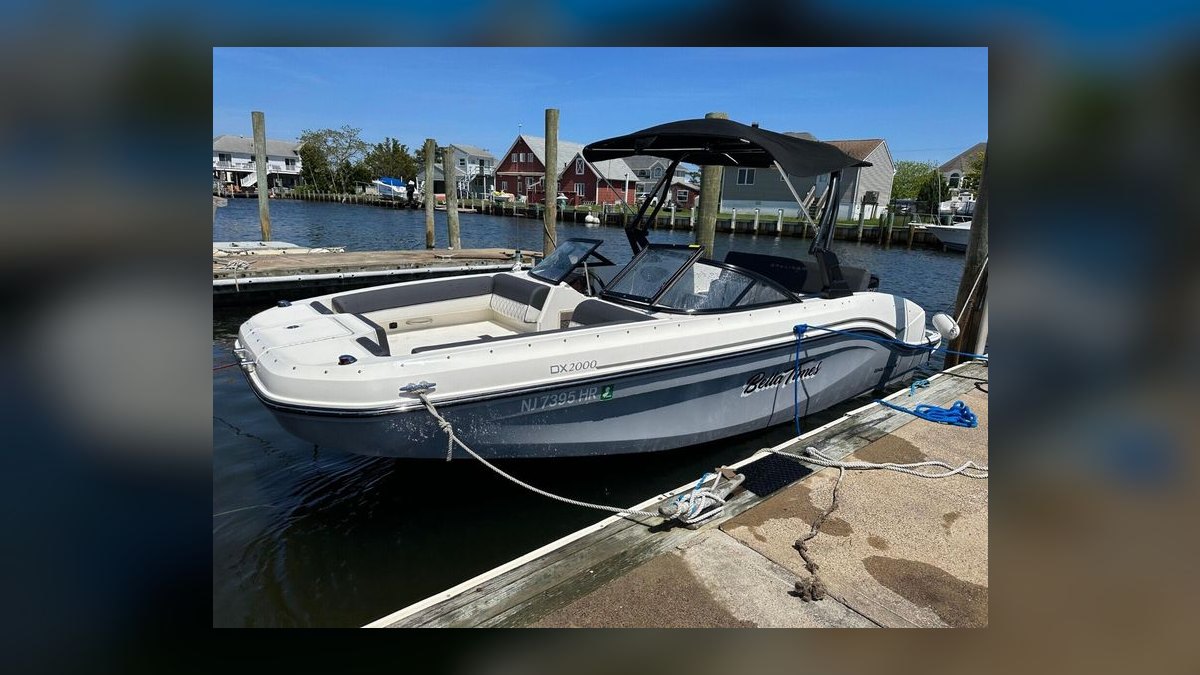 How do I choose between a bowrider and a deck boat for family outings in 2027 — figure 2