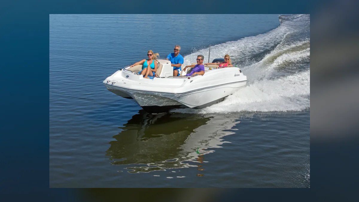 How do I choose between a bowrider and a deck boat for family outings in 2027 — figure 3