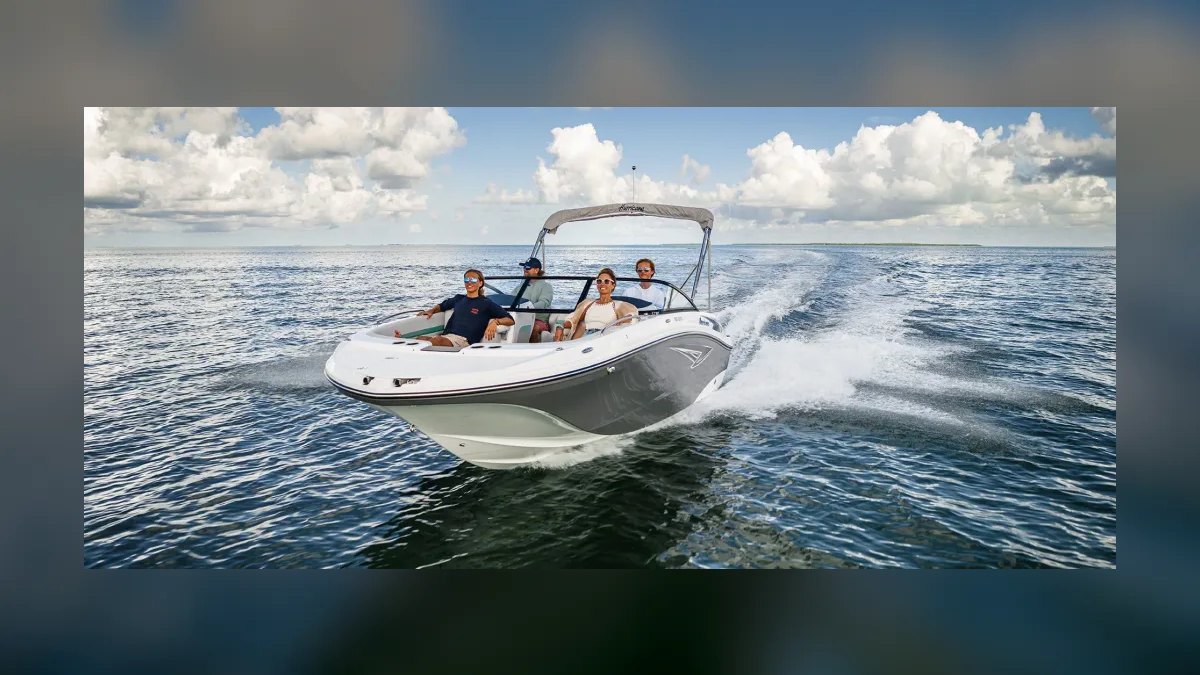 How do I choose between a bowrider and a deck boat for family outings in 2027 — figure 4