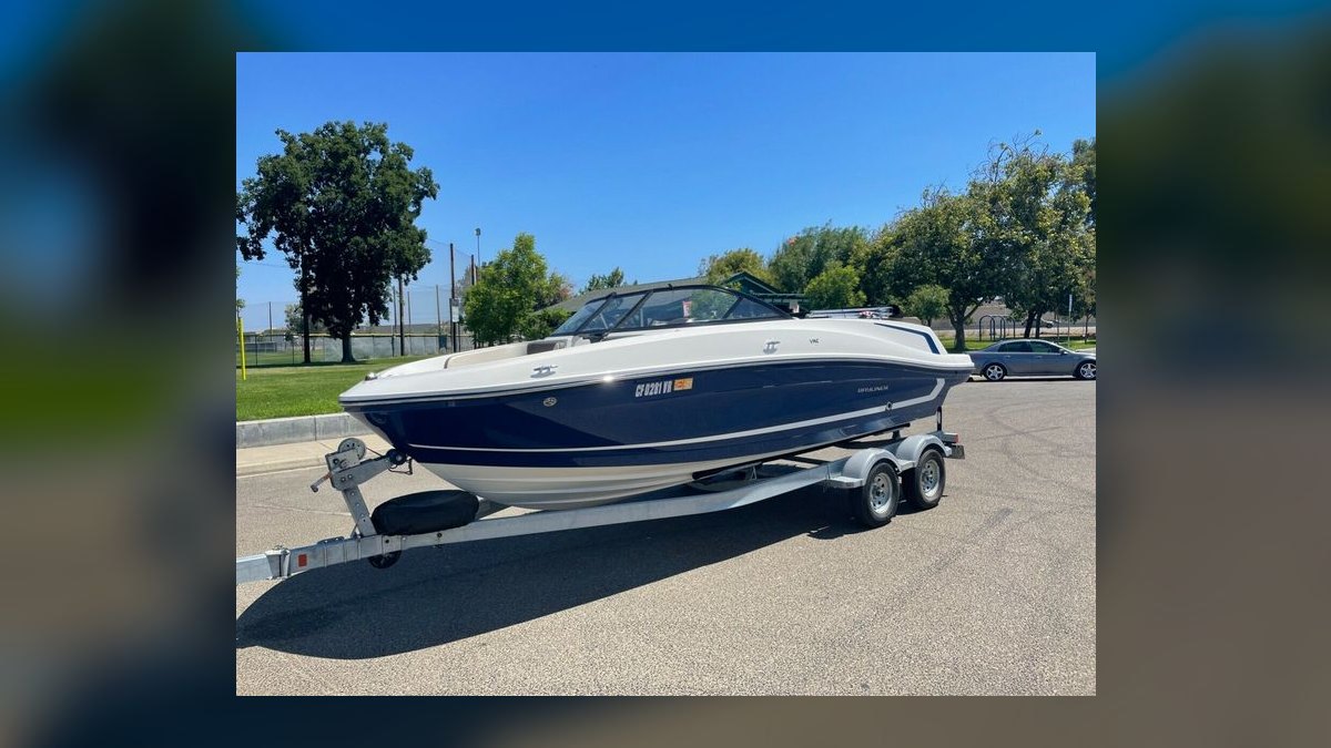 How do I choose between a bowrider and a deck boat for family outings in 2027 — figure 6