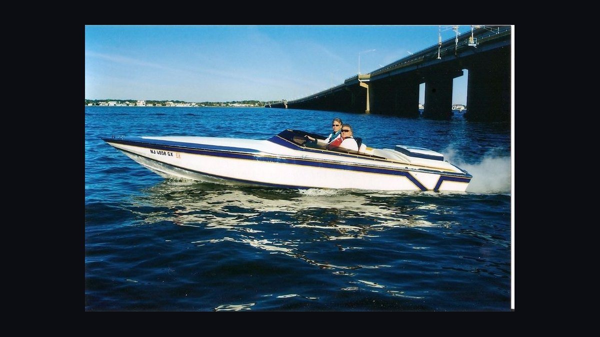 Top 10 Speed Boats 1985 — Best Overall + Best Value — figure 9