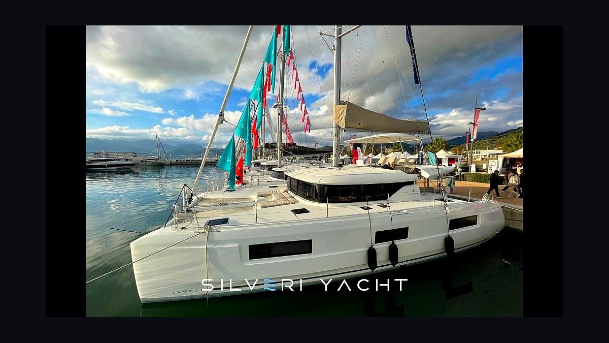 Top 10 Catamarans 2021 — Best Overall + Best Value