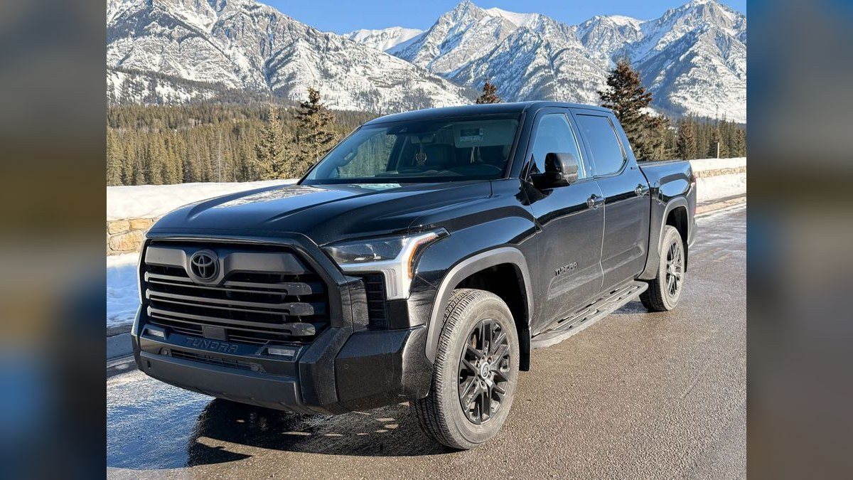 Top 10 Full-Size Pickup Trucks 2025 — Best Overall + Best Value