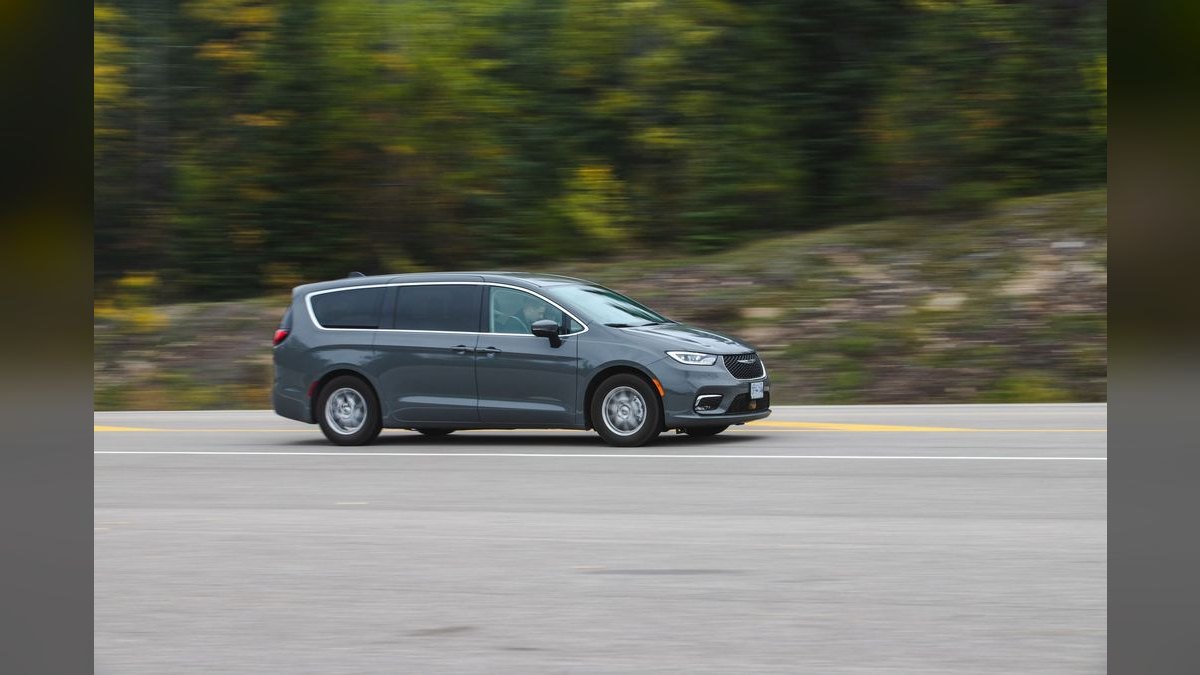 Top 10 Minivans 2025 — Best Overall + Best Value — figure 1