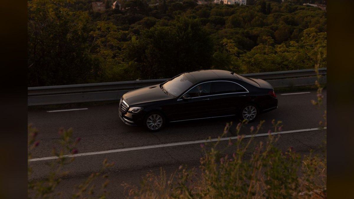 Top 10 Luxury Sedans 2027 — Best Overall + Best Value — figure 2
