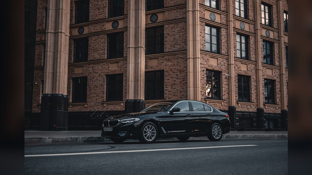Top 10 Luxury Sedans 2027 — Best Overall + Best Value — figure 4