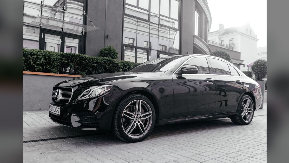 Top 10 Luxury Sedans 2025 — Best Overall + Best Value — figure 6