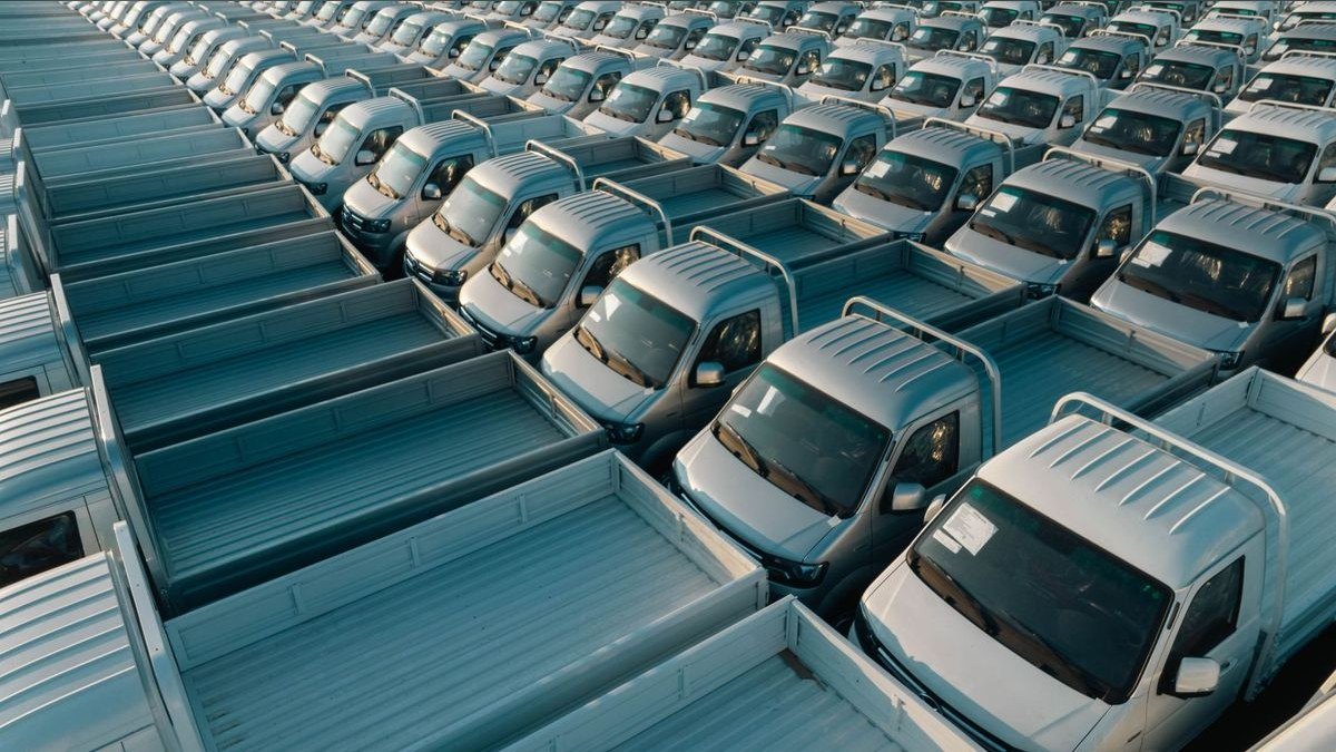 Top 10 Mid-Size Pickup Trucks 2024 — Best Overall + Best Value