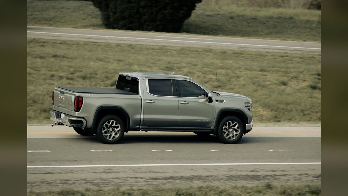 Top 10 Full-Size Pickup Trucks 2022 — Best Overall + Best Value