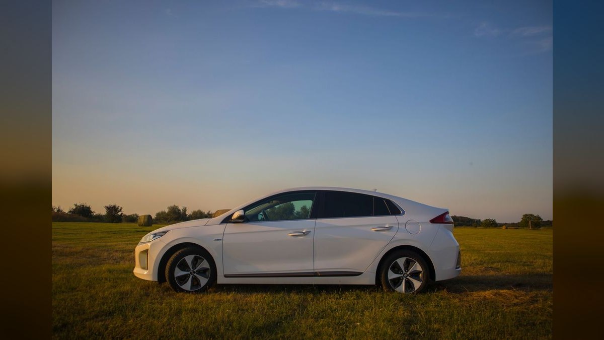 Top 10 Electric Hatchbacks 2027 — Best Overall + Best Value — figure 1