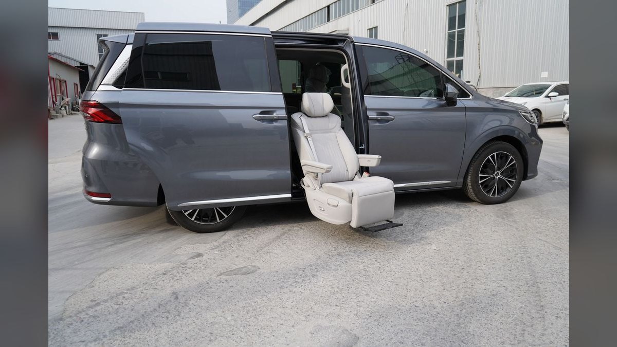 Top 10 Luxury Minivans 2026 — Best Overall + Best Value — figure 1