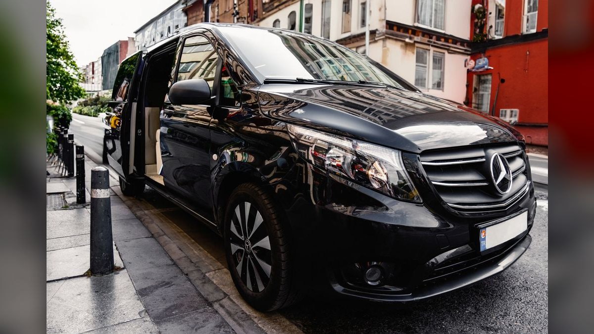 Top 10 Luxury Minivans 2026 — Best Overall + Best Value — figure 5