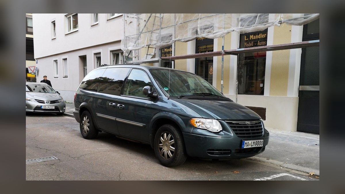Best Chrysler Town and Country Model Years (Ranked) in 2027 — figure 9
