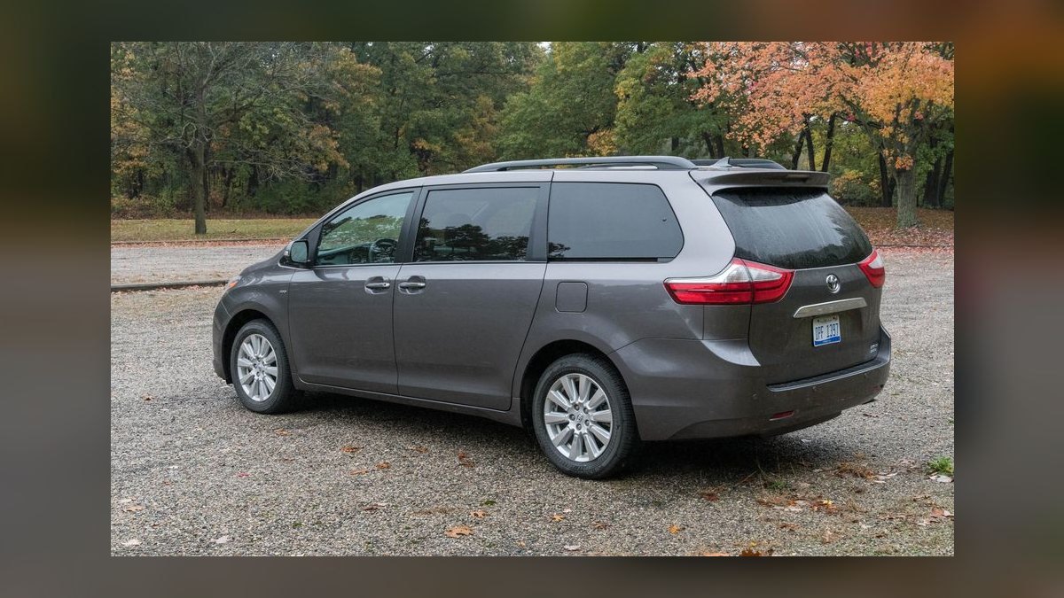 Best Used Minivans Under $25,000 in 2027 (Ranked) — figure 10