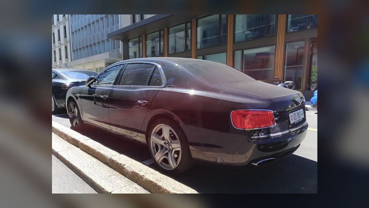 Top 10 Luxury Sedans in 2027 — figure 8