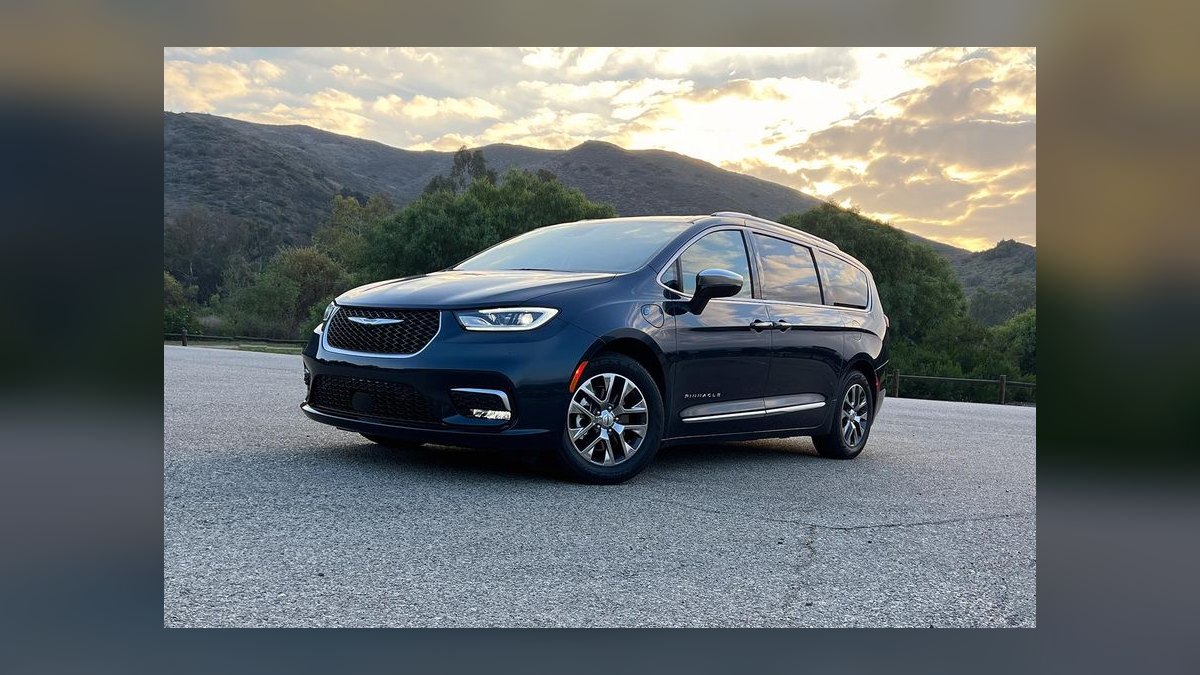 Top 10 Hybrid Minivans in 2027 — figure 3