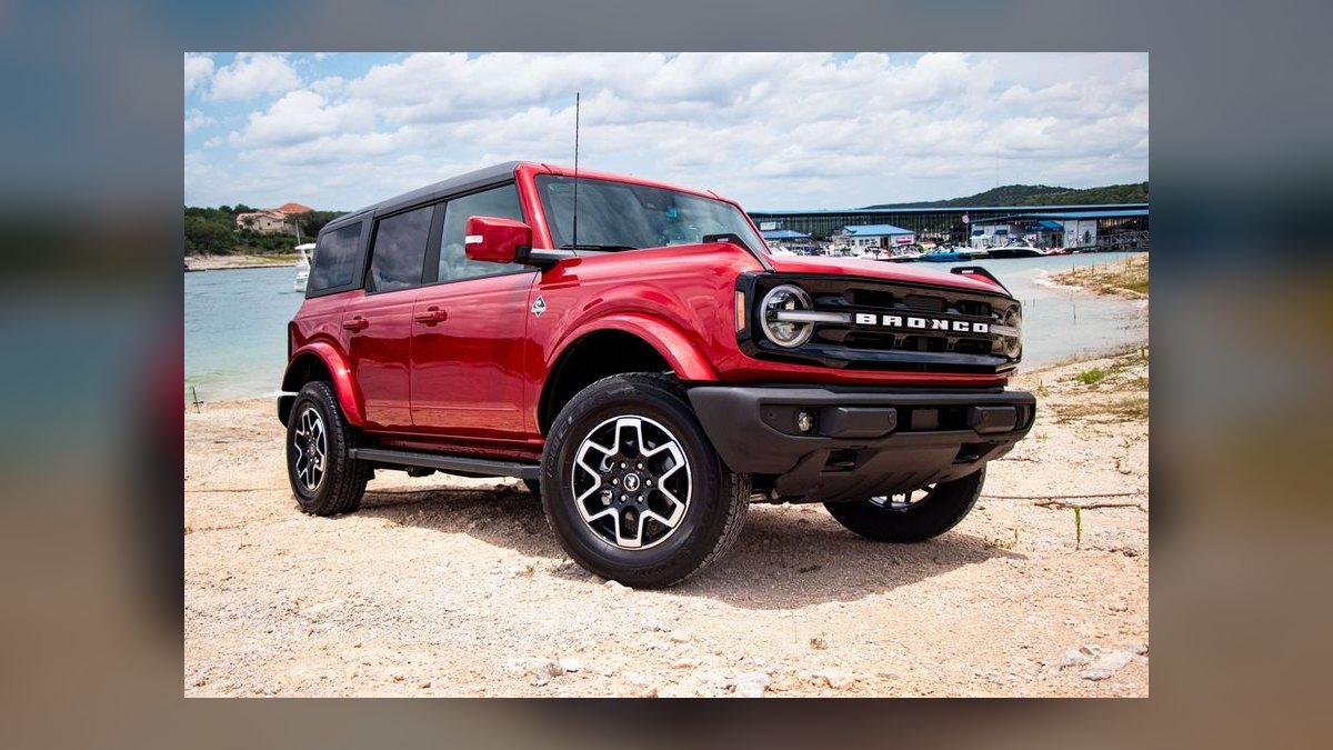 Top 10 Retro-Modern Cars 2027 — Best Overall + Best Value — figure 1