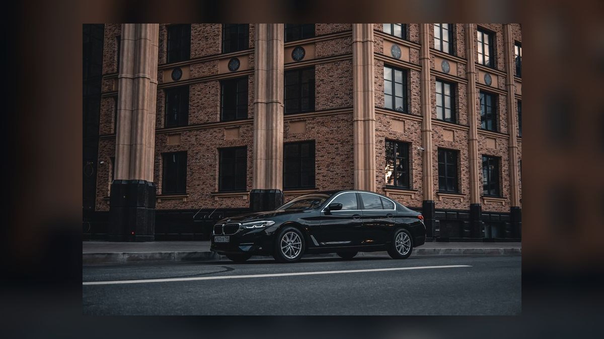 Top 10 Luxury Hybrid Sedans 2027 — Best Overall + Best Value — figure 3