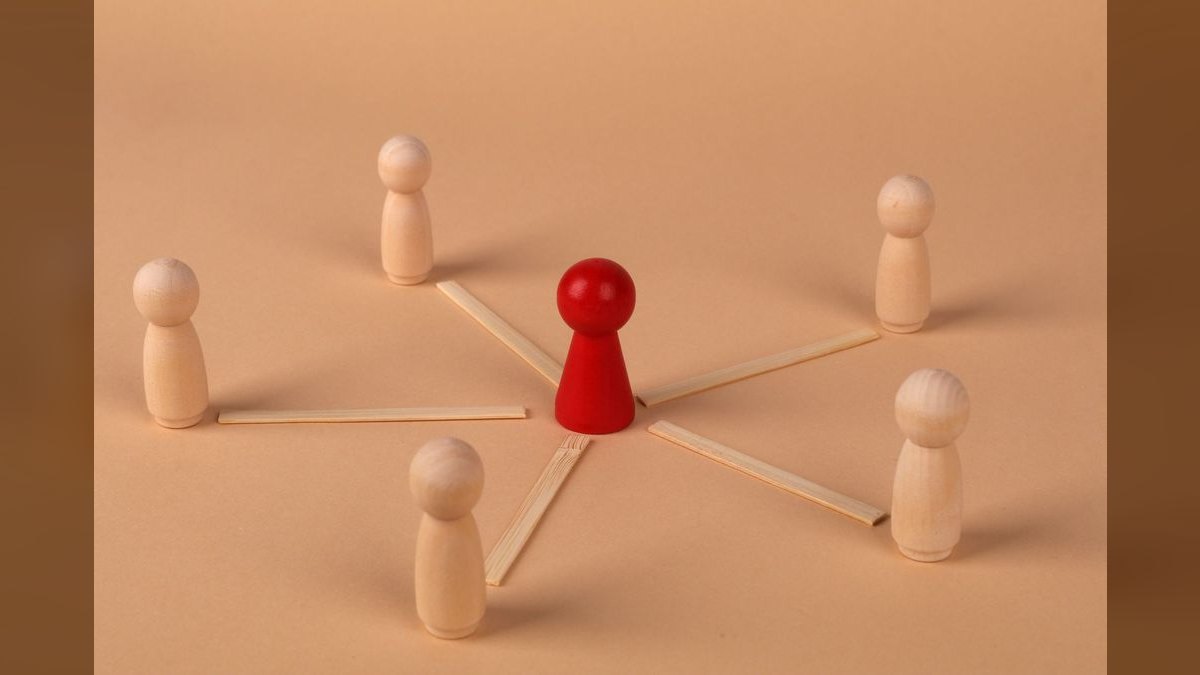 What is the ideal RevOps team structure for an enterprise with 500+ employees in 2027 — figure 6