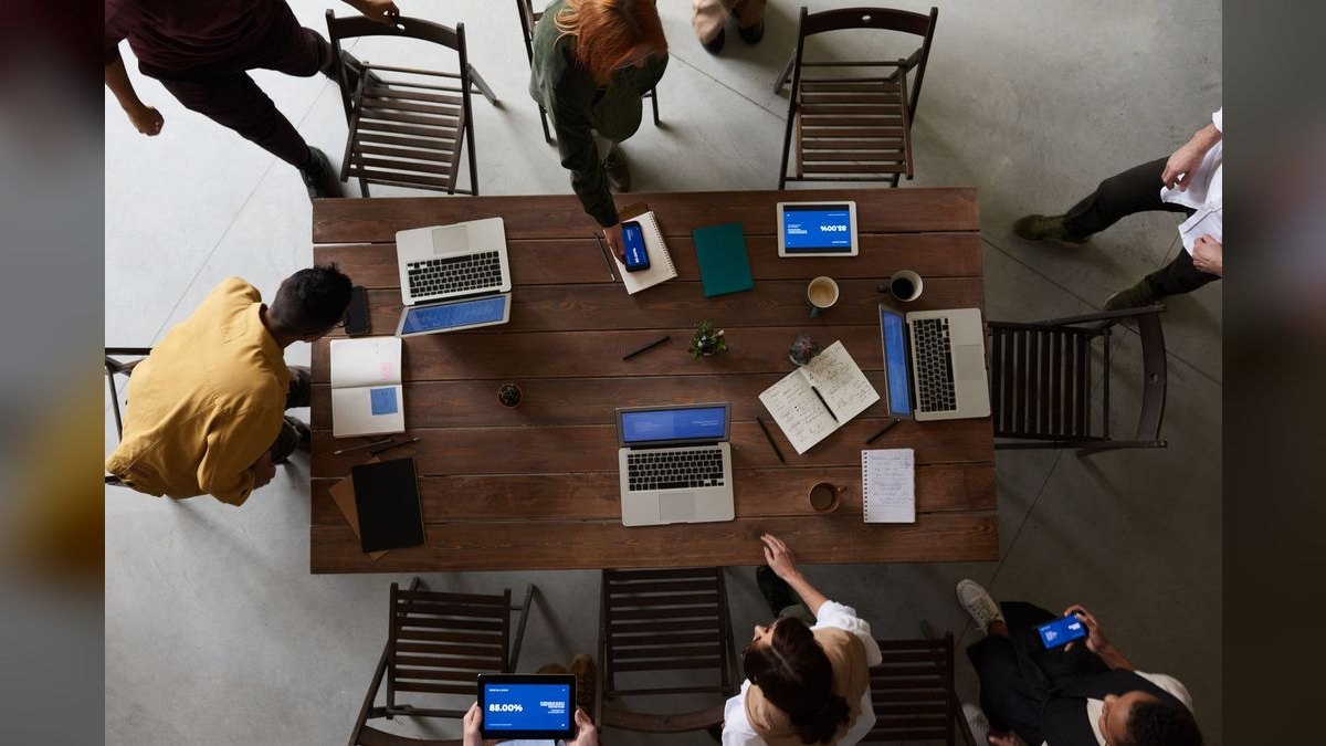 How do you structure a RevOps team for a B2B SaaS company in 2027 — figure 3