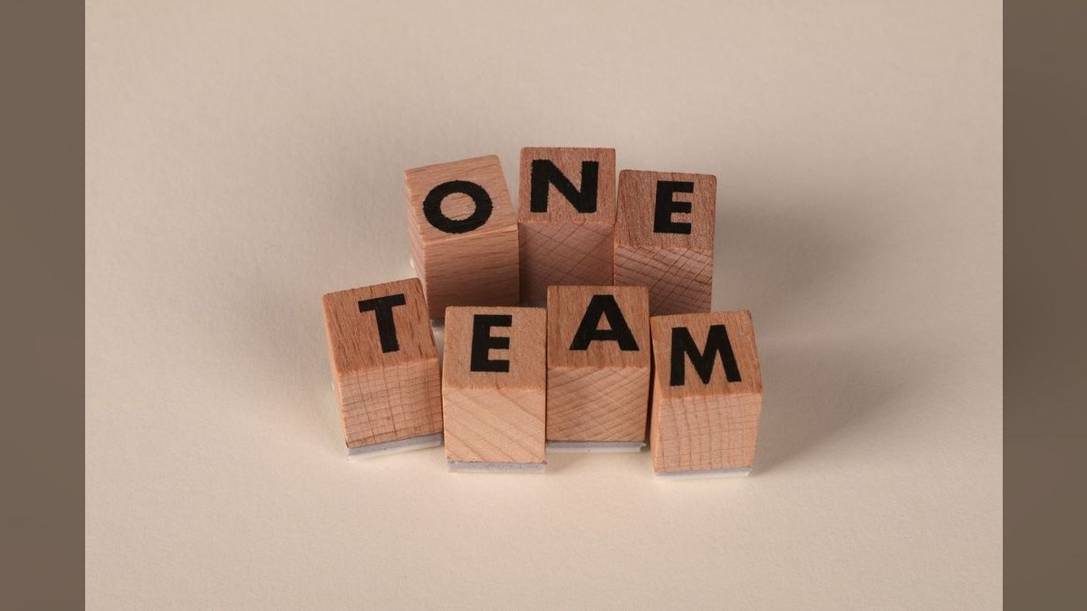 How do you structure a RevOps team for a B2B SaaS company in 2027 — figure 6