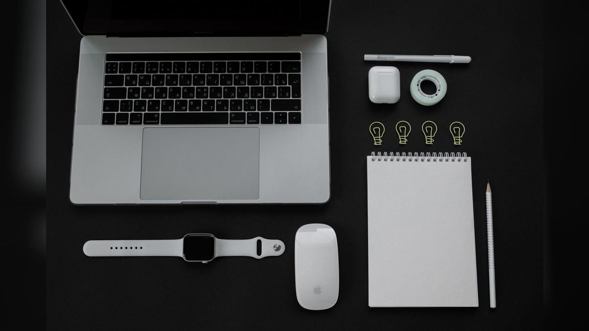 What tools are essential for a RevOps tech stack in 2027 — figure 4