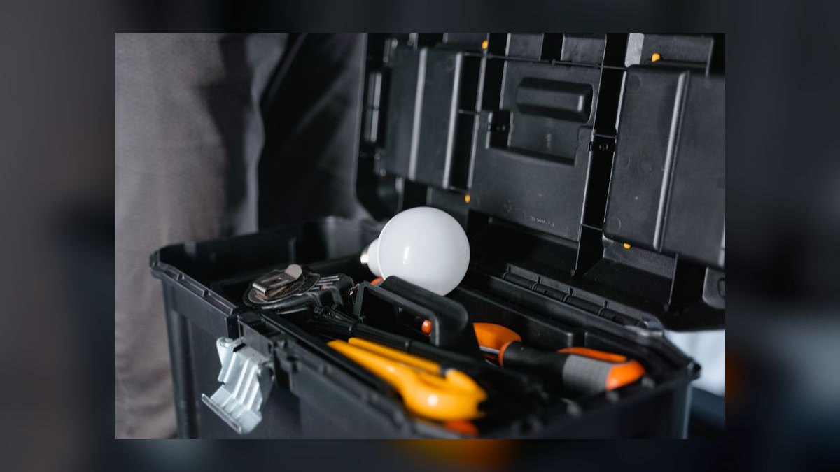 What tools are essential for a RevOps tech stack in 2027?