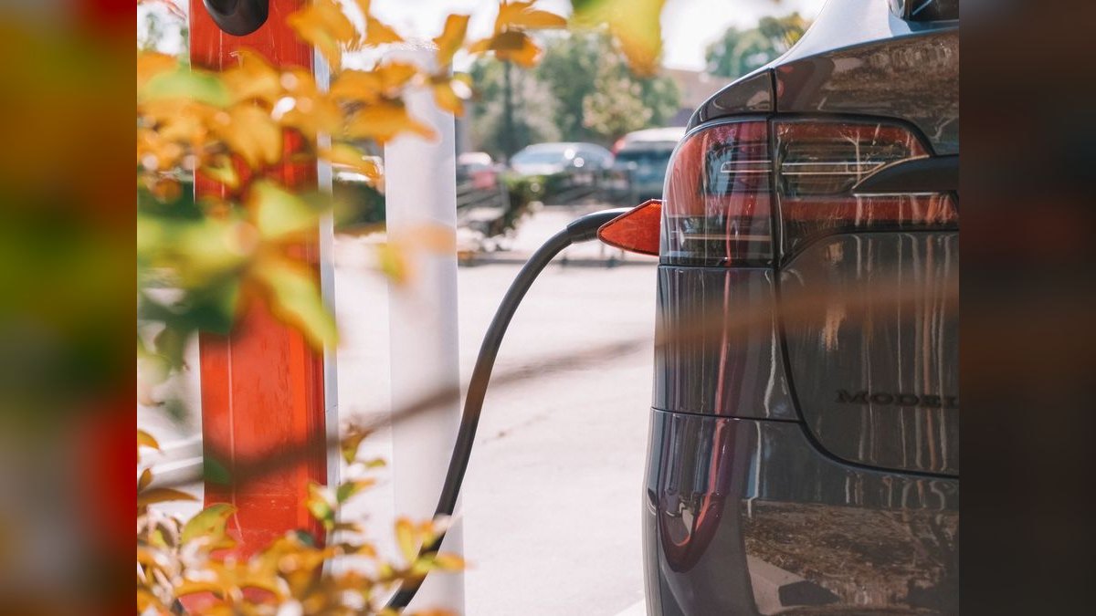 Top 10 long-range electric cars for road trips in 2027 — Best Overall + Best Value — figure 1
