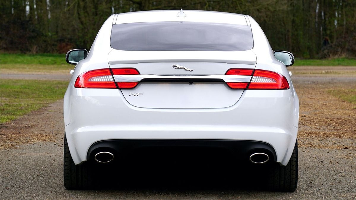 Top 10 luxury sedans with the best rear-seat comfort in 2027 — Best Overall + Best Value — figure 1