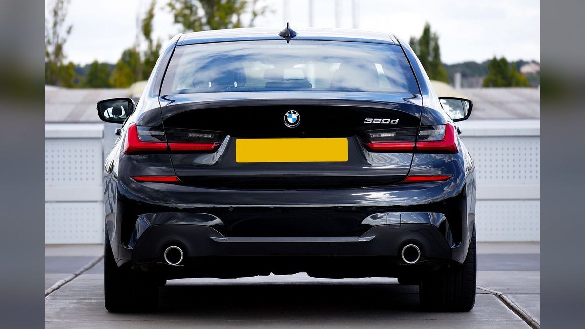 Top 10 luxury sedans with the best rear-seat comfort in 2027 — Best Overall + Best Value — figure 2