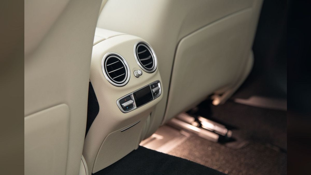 Top 10 luxury sedans with the best rear-seat comfort in 2027 — Best Overall + Best Value — figure 4