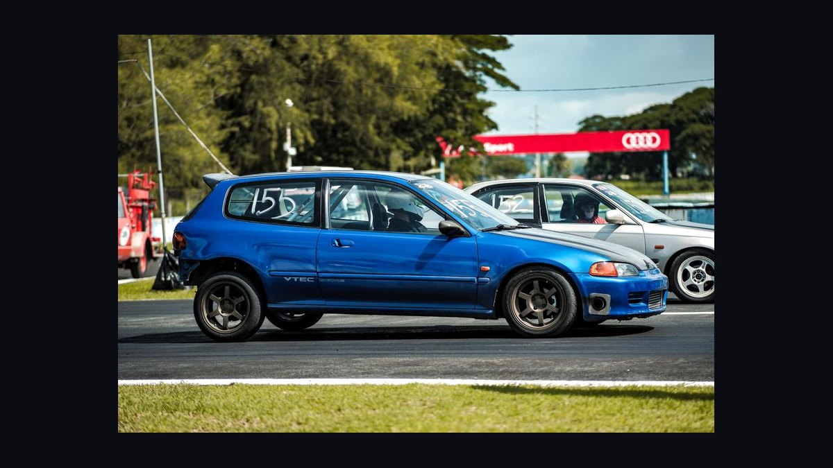 How do I tune a hot hatchback for track days in 2027?