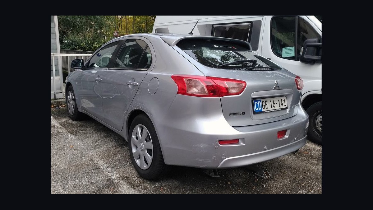 How do I modify a hot hatchback for track days without ruining its daily drivability in 2027 — figure 4