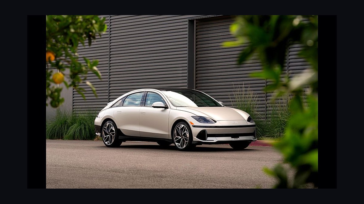 Top 10 Electric Sedans With the Lowest Cost of Ownership in 2027 — figure 2